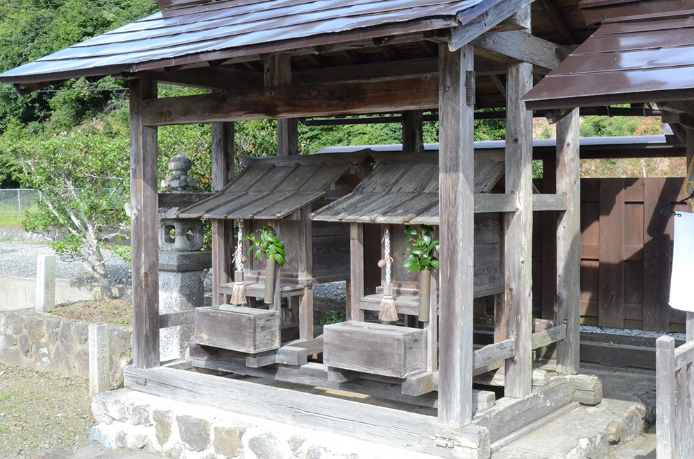 境内社：八坂神社、加藤麻呂神社